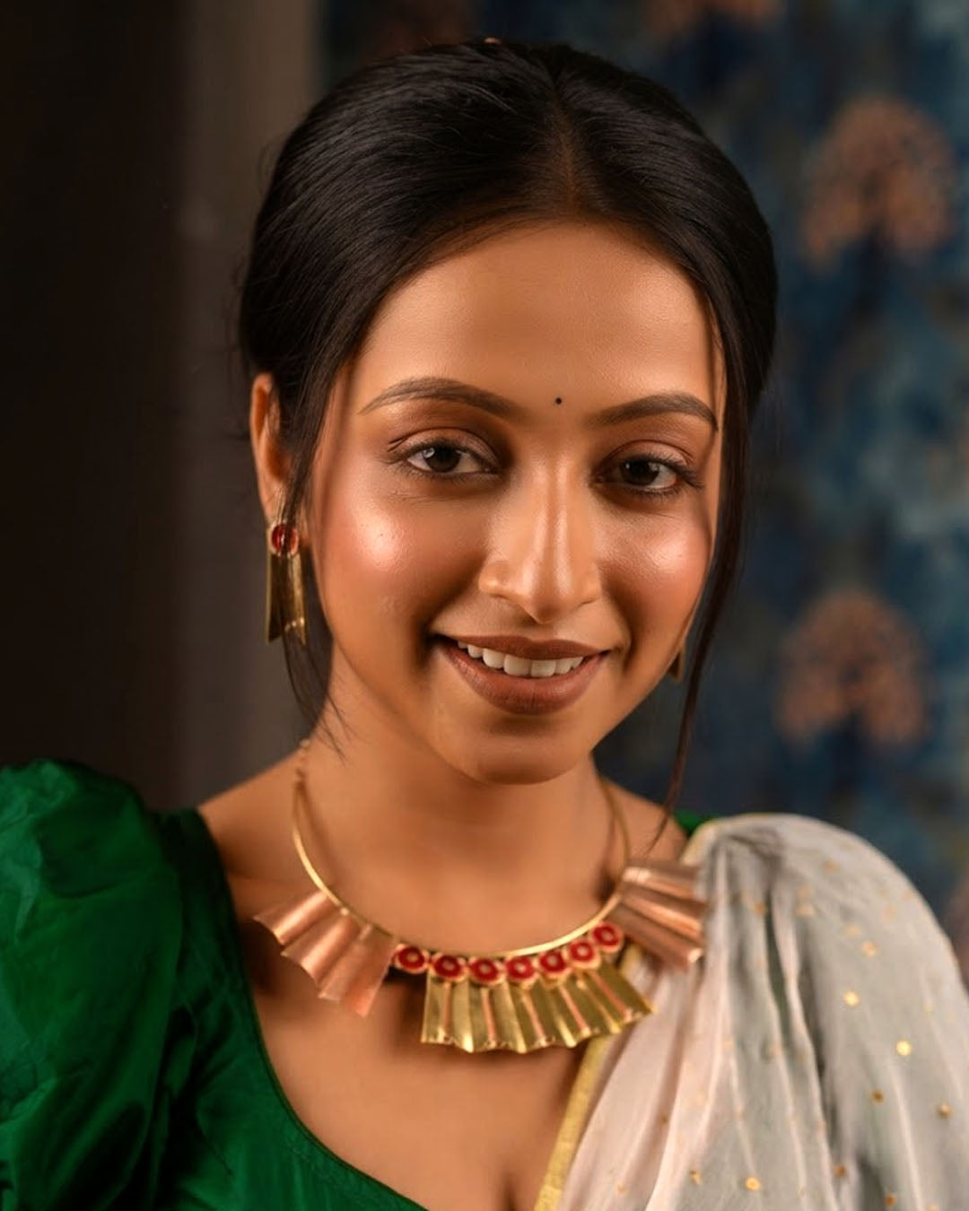Craftooba Aarunya Necklace Set - Where Brass Meets The Blush Of Dawn